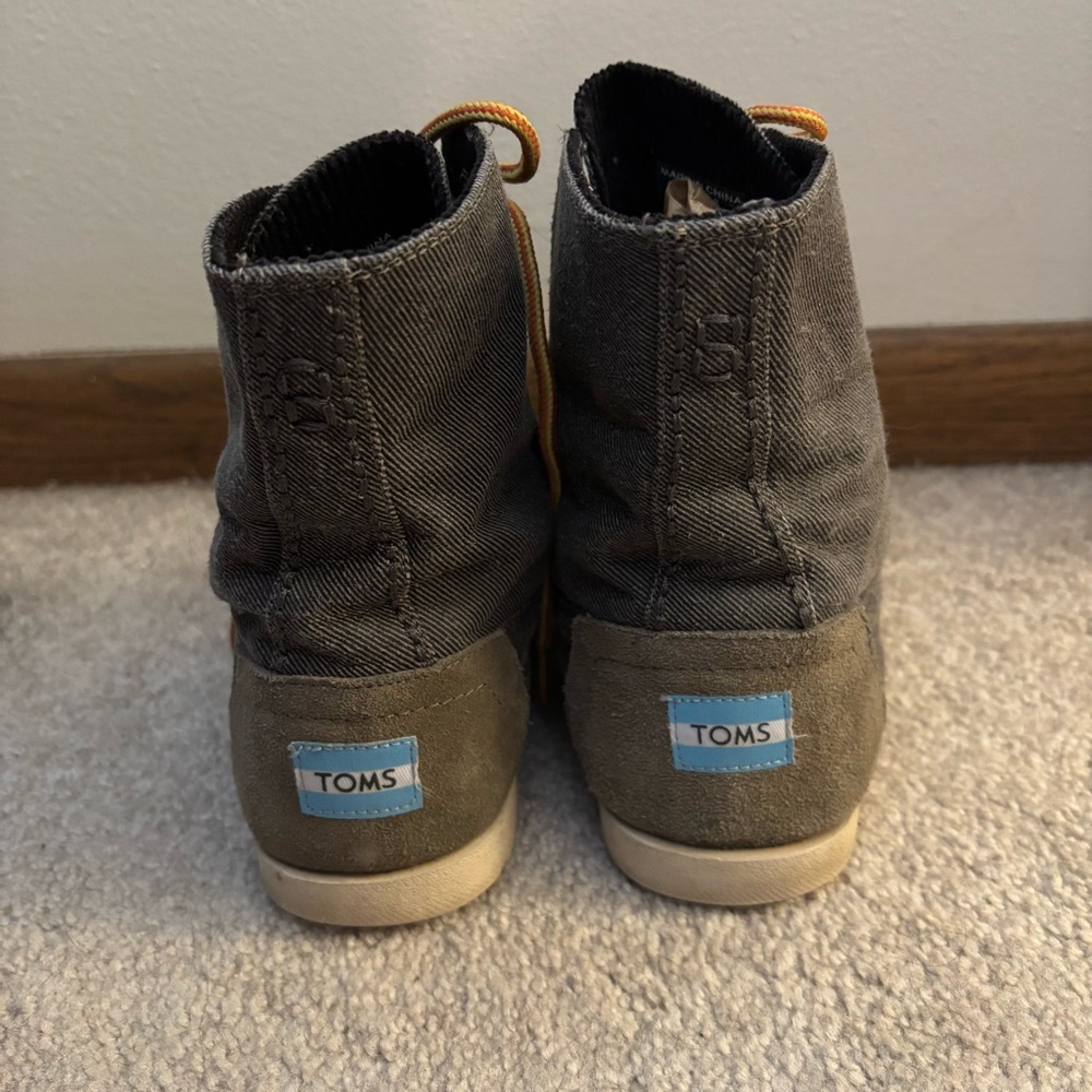 TOMS Men's Gray High-Top Utility Boot - Picture 5 of 7